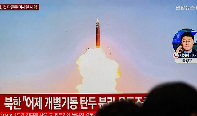 كوريا الشمالية تطلق صاروخين بالستيين ردا على تهديدات بيونغ يانغ