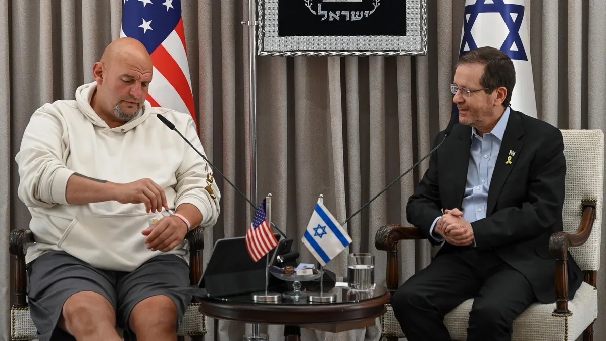  سيناتور أميركي يلتقي رئيس إسرائيل بـالشورت