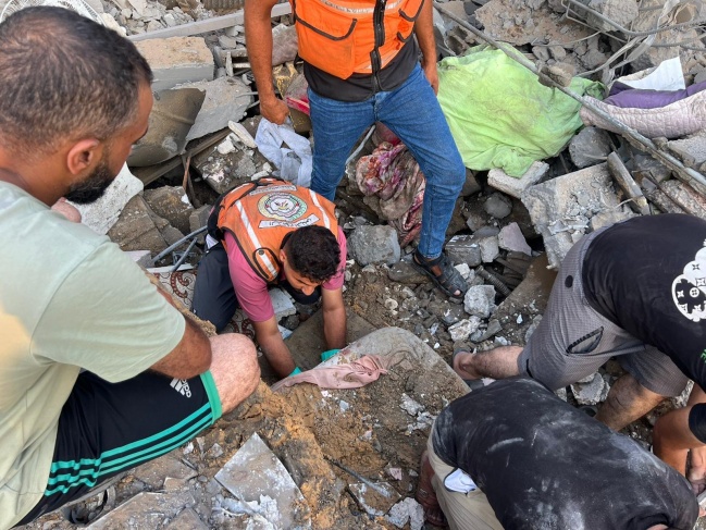 265 يوما للحرب ..  طائرات الاحتلال تنفذ أحزمة نارية في خان يونس وغزة