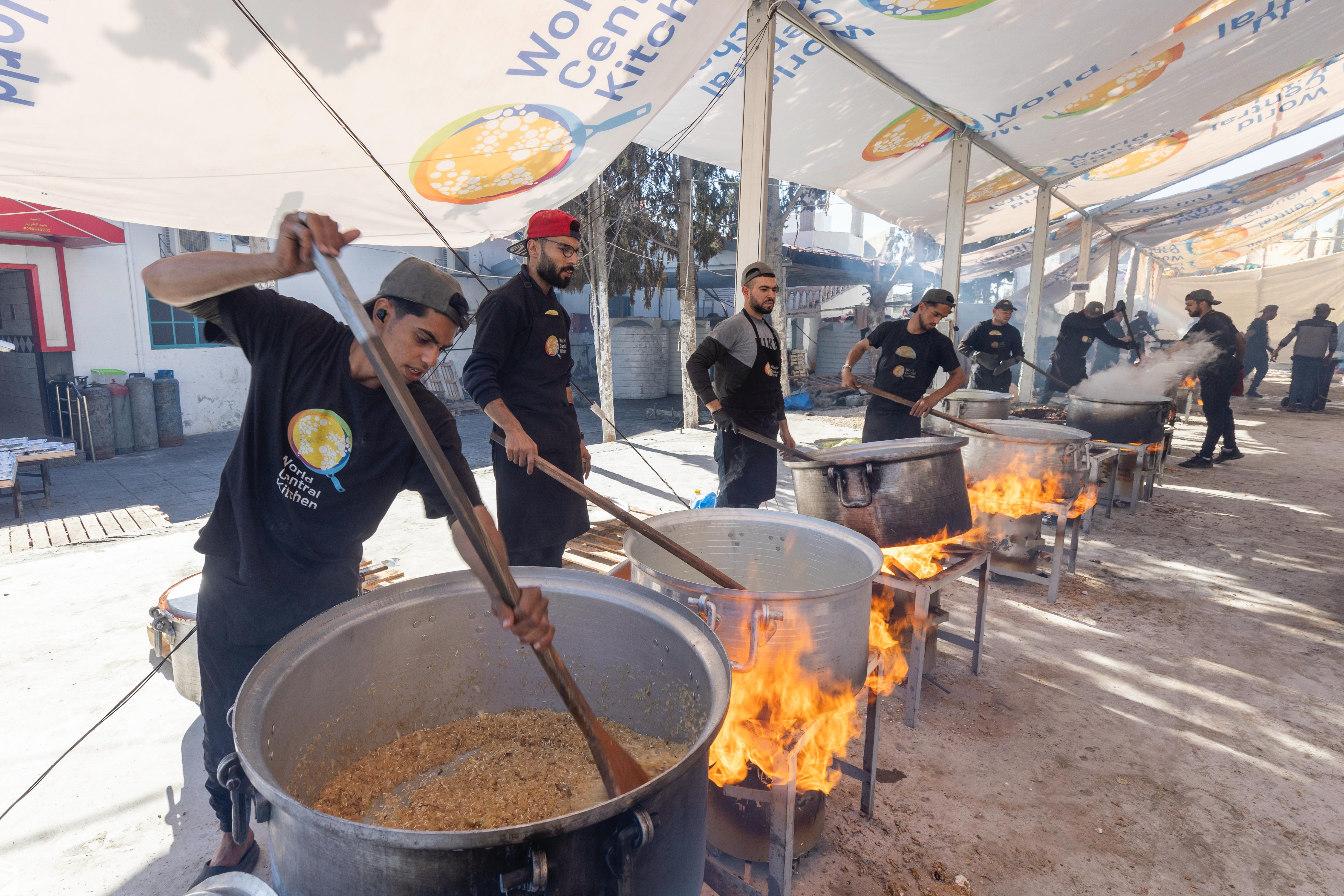 منظمة المطبخ العالمي تستأنف عملها في غزة 
