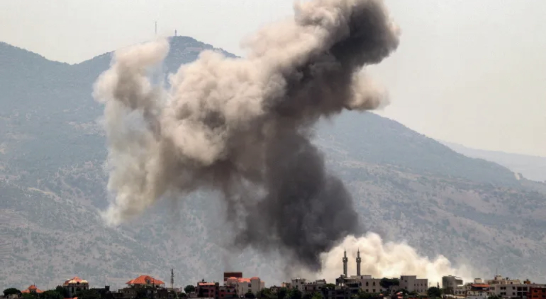 طيران الاحتلال يقصف بنى تحتية في جنوب لبنان