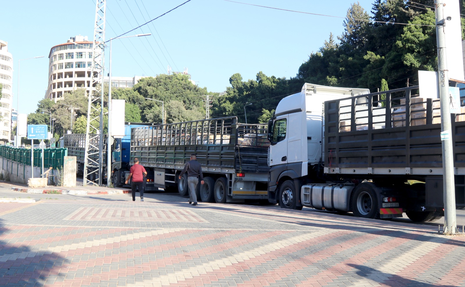 وصول طواقم الميداني الأردني في نابلس ترافقها 8 شاحنات مساعدات