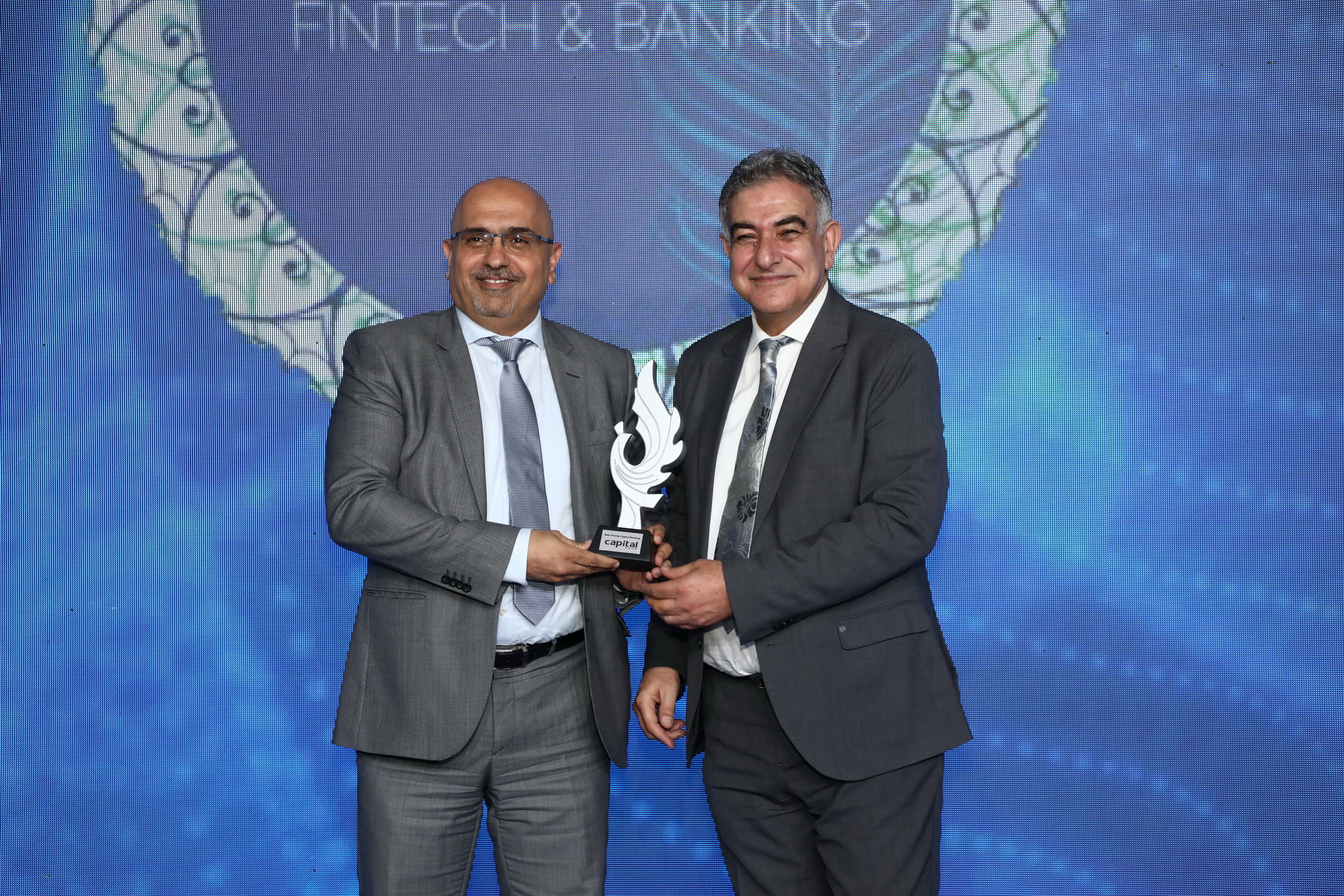 كابيتال بنك يفوز بجائزة الطاووس لأفضل خدمة مصرفية رقمية عبر الموبايل