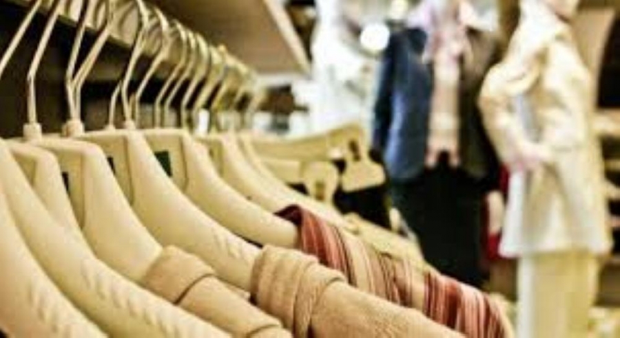 تجار الألبسة: الأسعار لم ترتفع منذ 3 سنوات ..  والاقبال لا يعكس موسم العيد