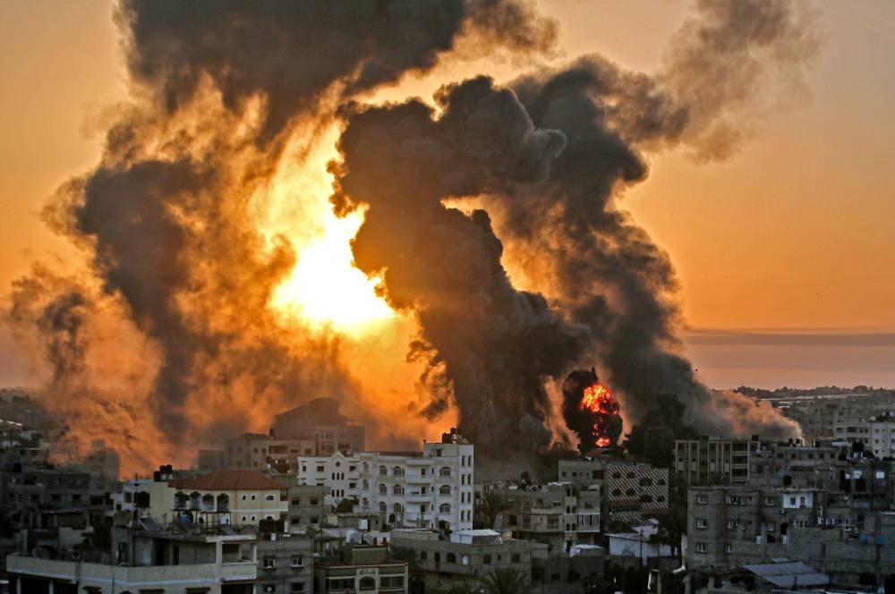 12 شهيدا جراء قصف الاحتلال المتواصل لقطاع غزة