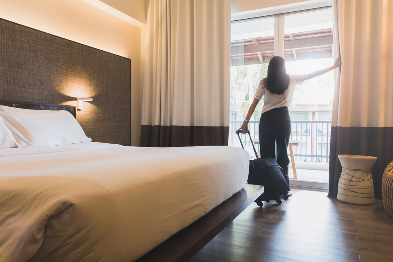 خطوات وإرشادات هامة تضمن للسائحين إقامة آمنة في الفنادق
