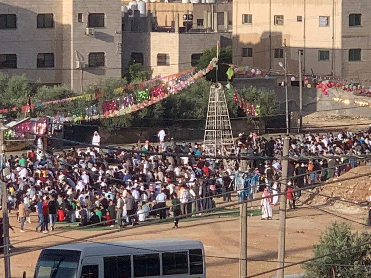 الأردنيون يصلون العيد ..  ويباشرون بالنحر 
