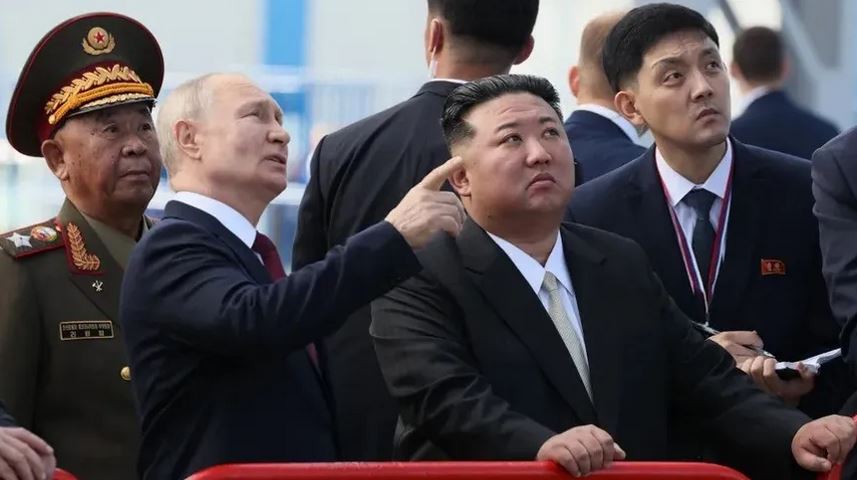 كوريا الشمالية تنقل البث الرسمي لقمر روسي عقب زيارة بوتين