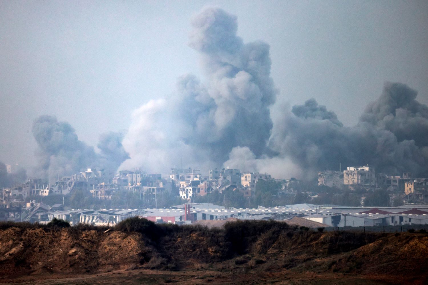 11 شهيدا وعشرات المصابين في قصف الاحتلال لغزة