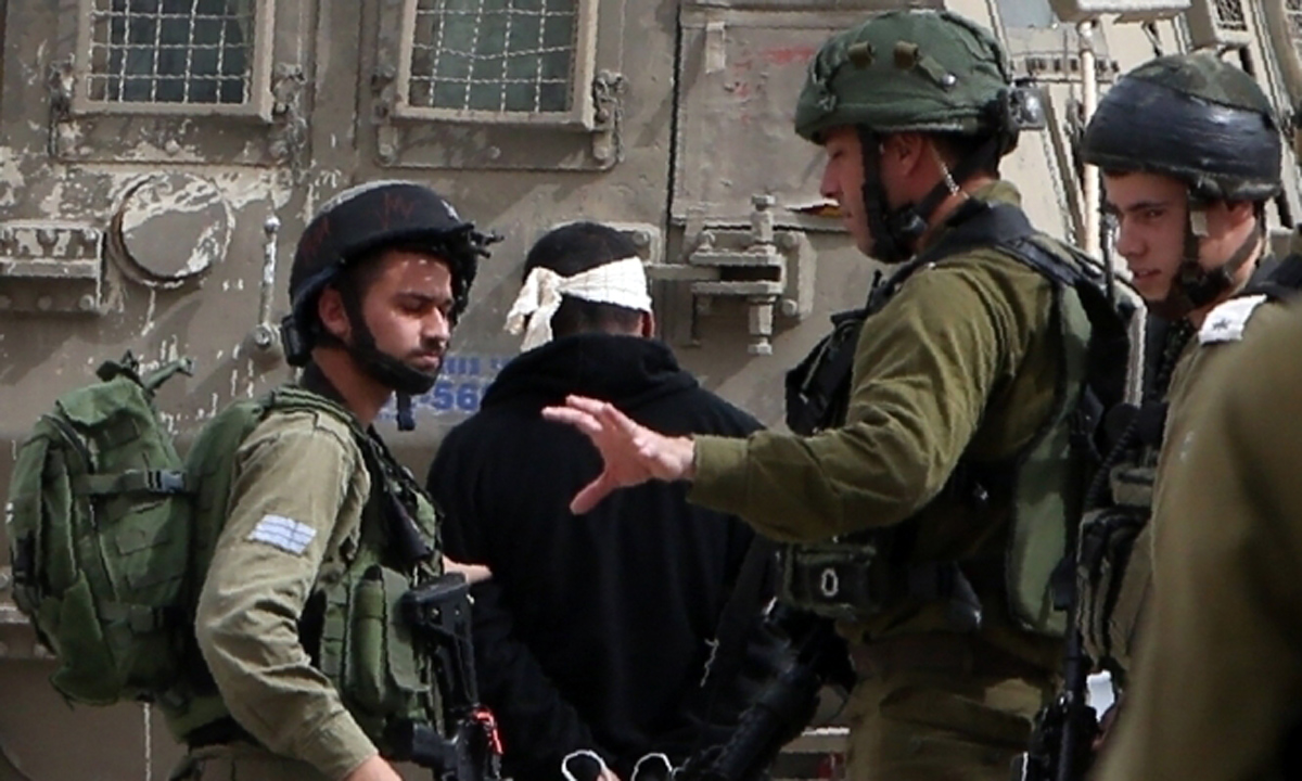 الاحتلال يعتقل 22 فلسطينيا بالضفة الغربية 