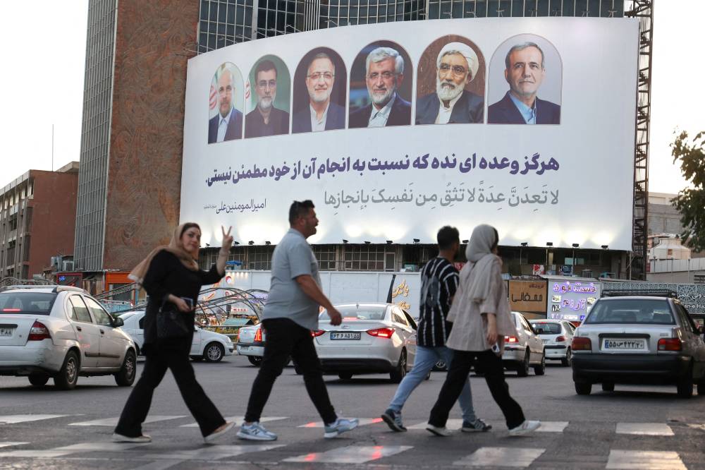الإيرانيون يدلون بأصواتهم في الانتخابات الرئاسية الجمعة