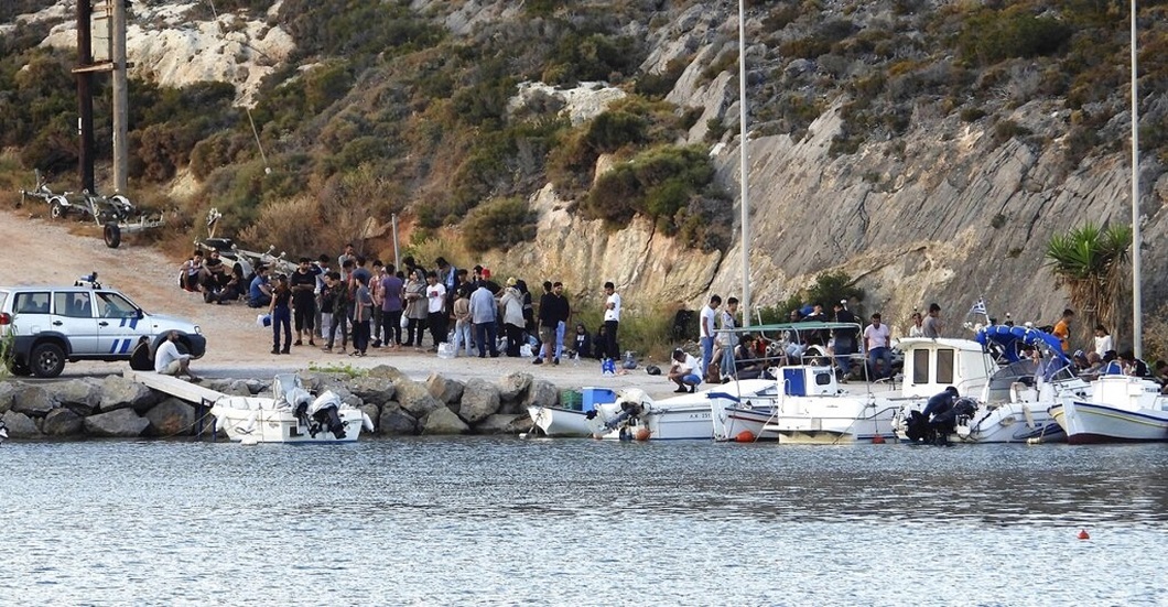 العثور على جثة سائح أمريكي وفقدان ثلاثة قبالة جزيرة يونانية