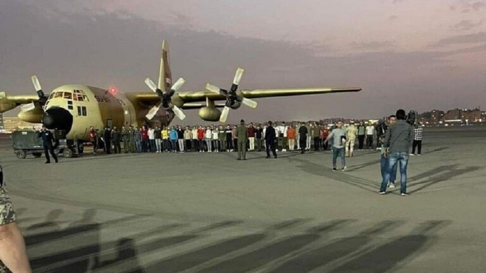 Image:وصول طائرات الإجلاء الأردنية القادمة من السودان إلى مطار ماركا