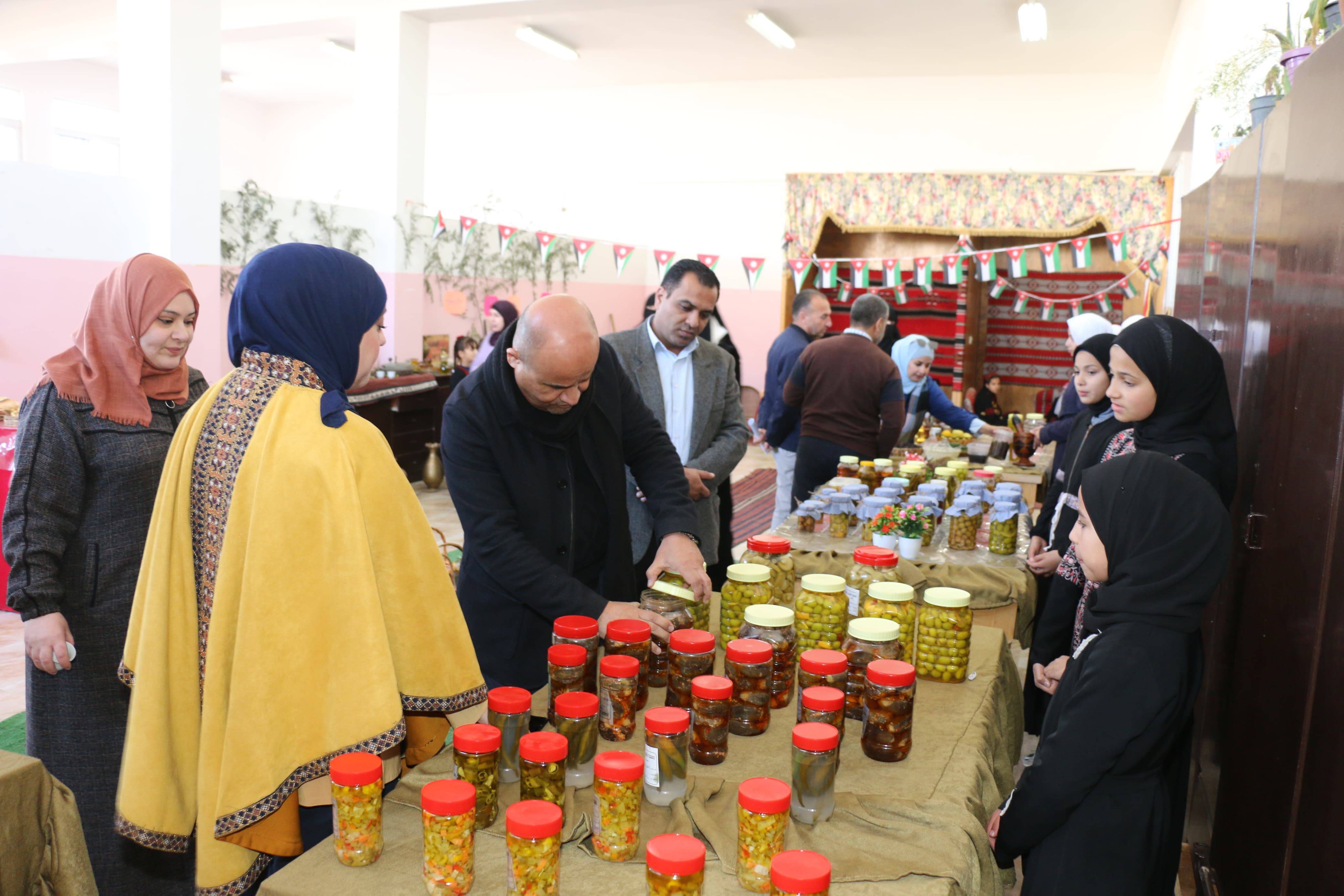 الحباشنة يرعى افتتاح معرض الزيتون والصناعات الغذائية في مدرسة بمعان