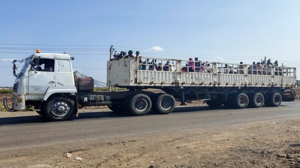 السودان يفتح معبر حدودي لضمان وصول المساعدات