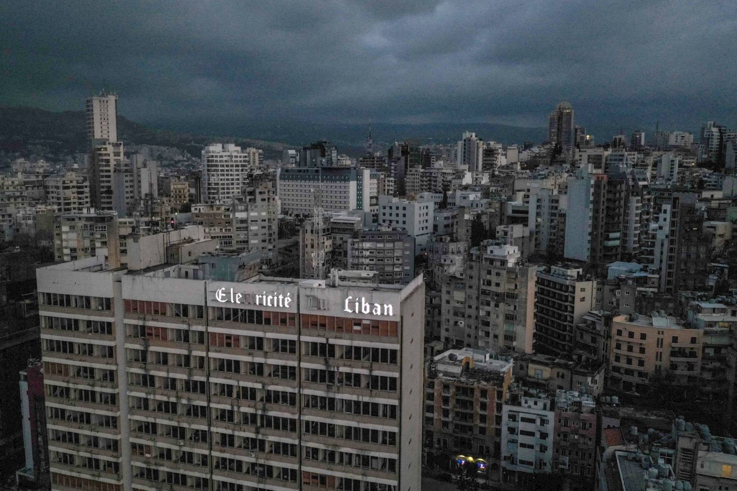 أزمة كهرباء لبنان تتجدد والعتمة تتهدد موسم الاصطياف
