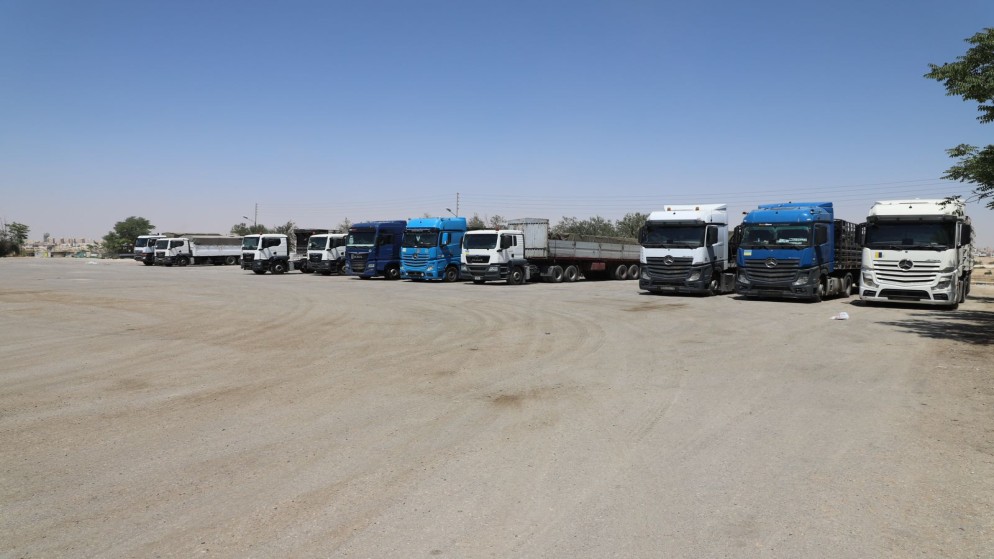 عبور 50 شاحنة مساعدات أردنية منها براد وحدات دم إلى غزة
