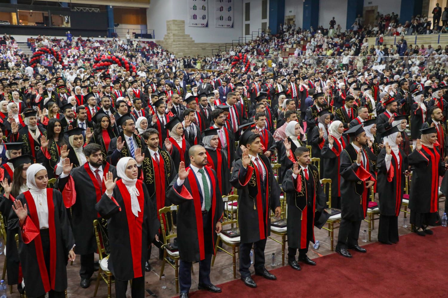 الجامعة الهاشمية تخرج الفوج الثالث عشر من كلية الطب البشري