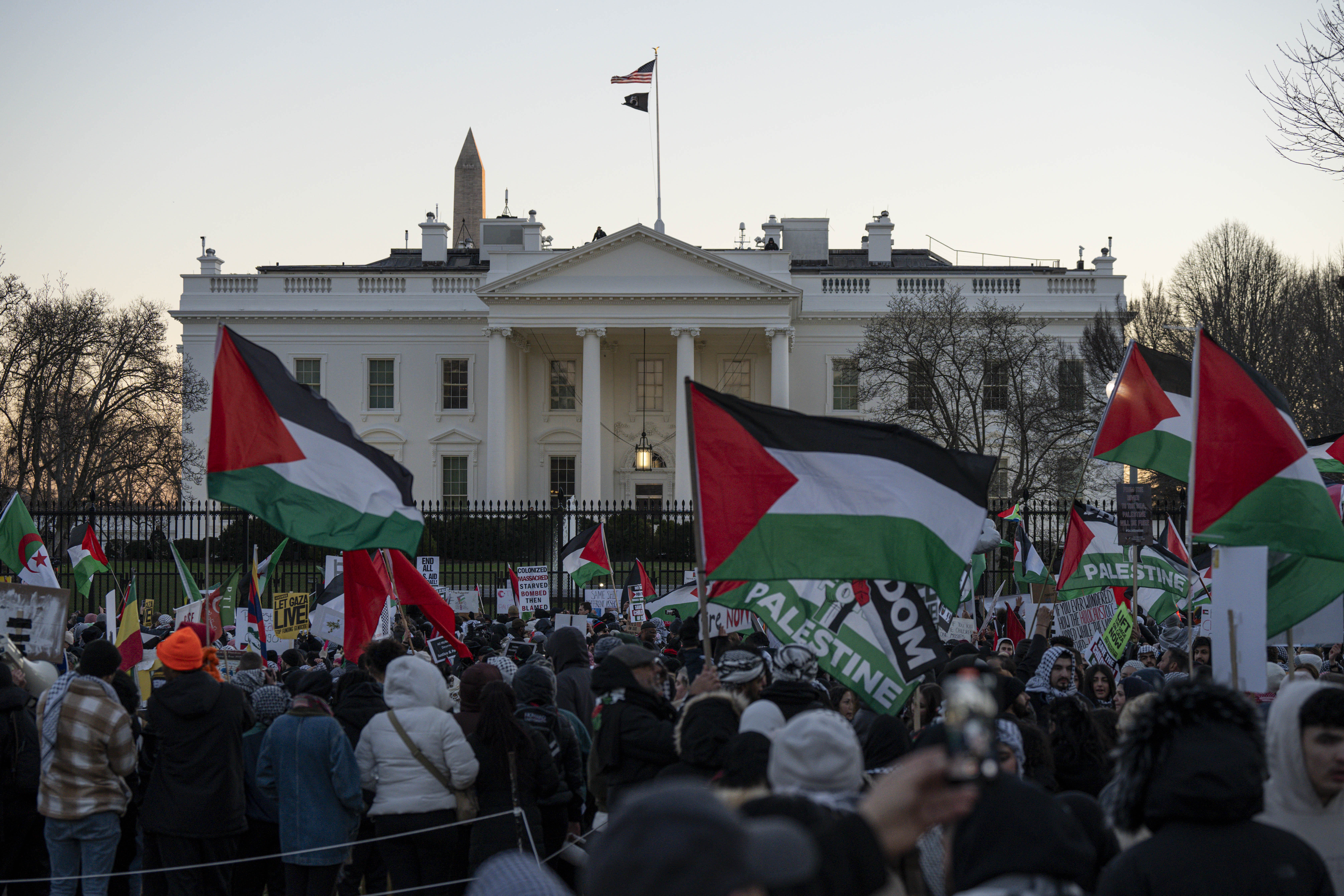 247 يوما للحرب ..  الآلاف يتظاهرون أمام البيت الأبيض تنديدا باستمرار العدوان على غزة