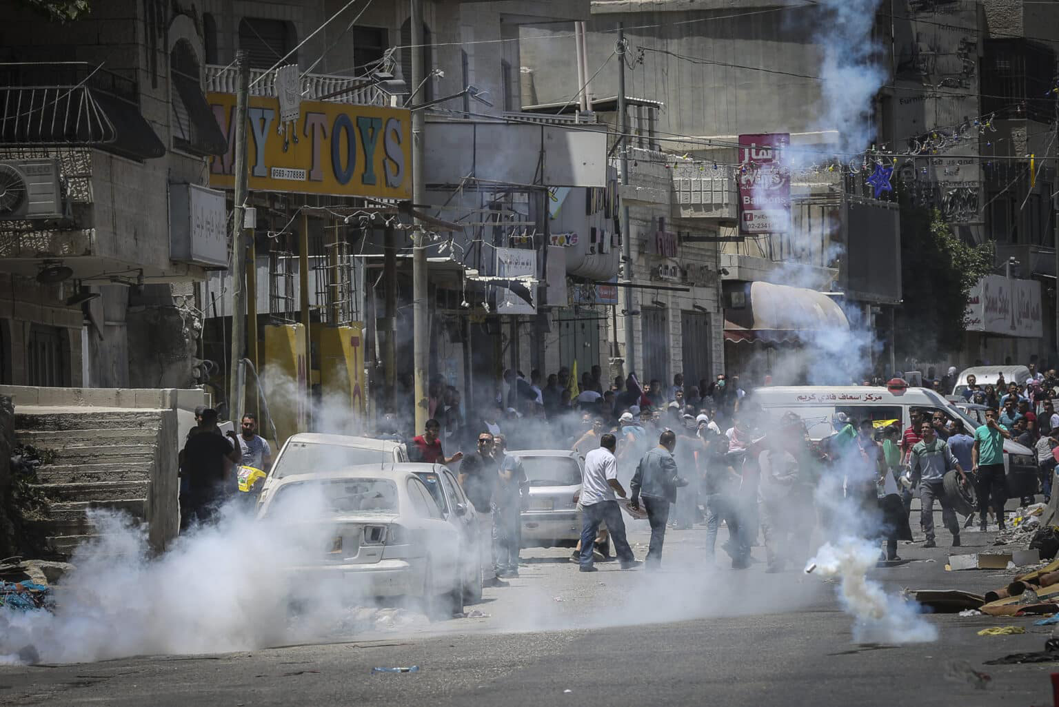 إصابات خلال اقتحام قلنديا ..  والاحتلال يجبر مقدسيا على هدم منزله