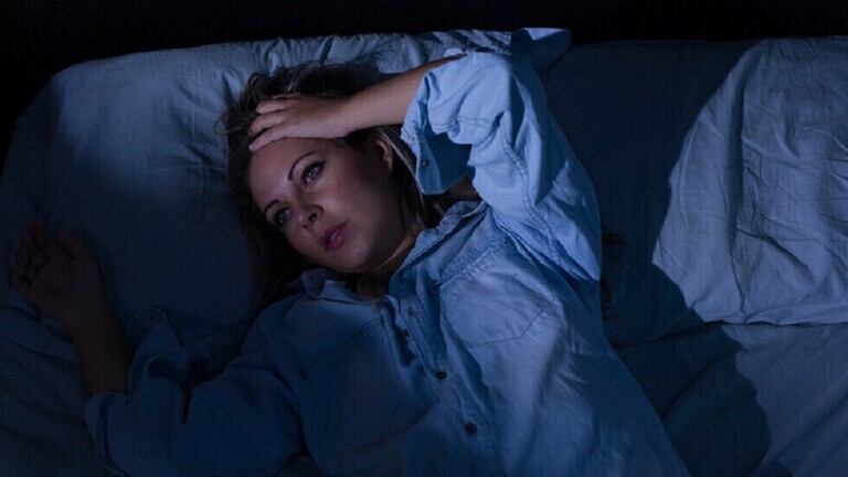 تقنيات العودة إلى النوم بسرعة بعد الاستيقاظ ليلا