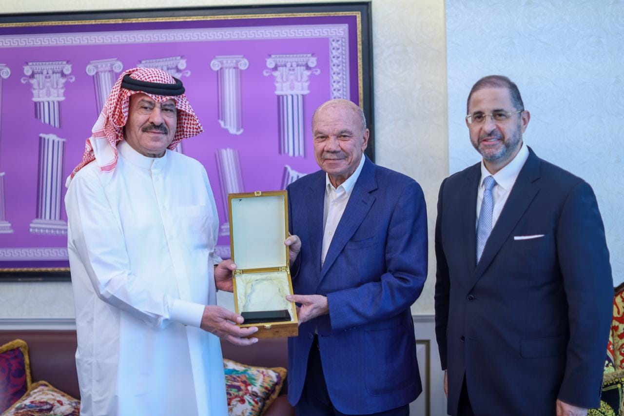 الفايز يلتقي رجال أعمال أردنيين في دبي 