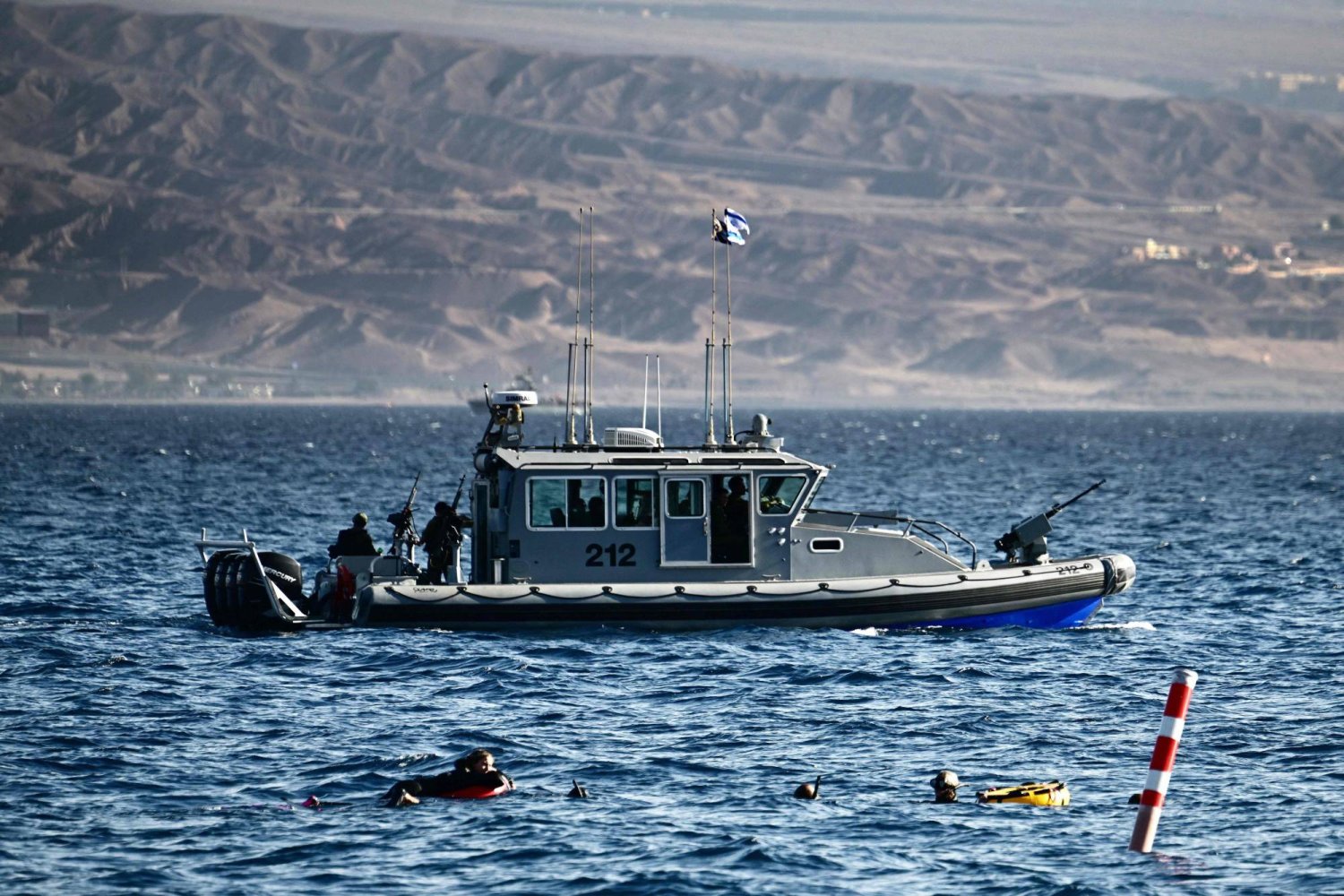 واقعة على بعد 25 ميلًا غرب المخا اليمنية 