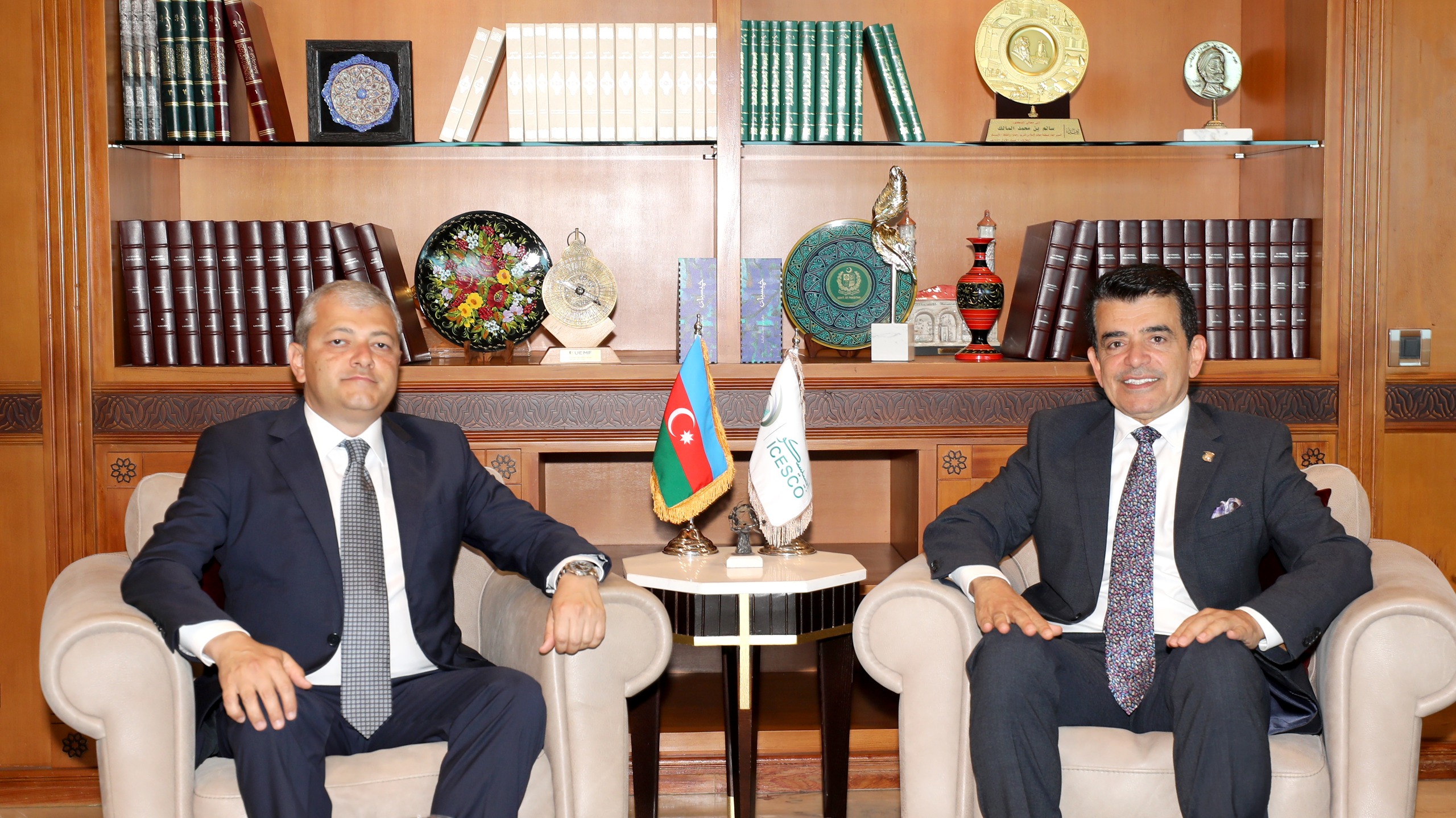 المدير العام للإيسيسكو يستقبل الممثل الخاص لرئيس أذربيجان في منطقة شوشا