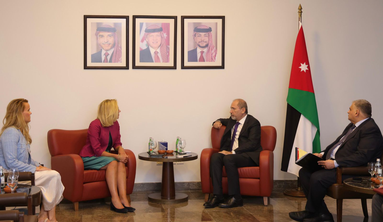 الصفدي يعقد لقاءات مع وزراء خارجية ومسؤولين دوليين 