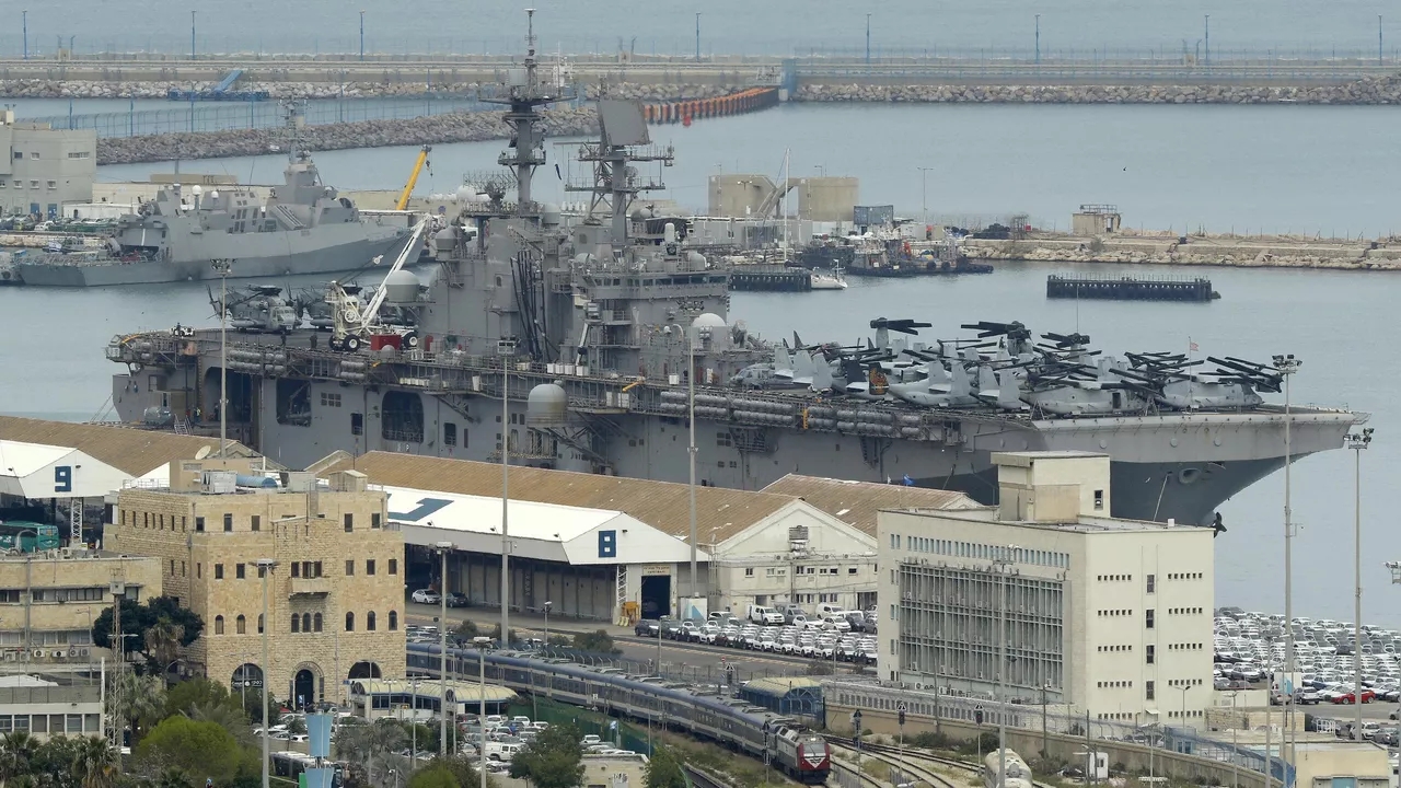 الجماعة اليمنية تعلن استهداف 3 سفن في ميناء حيفا 