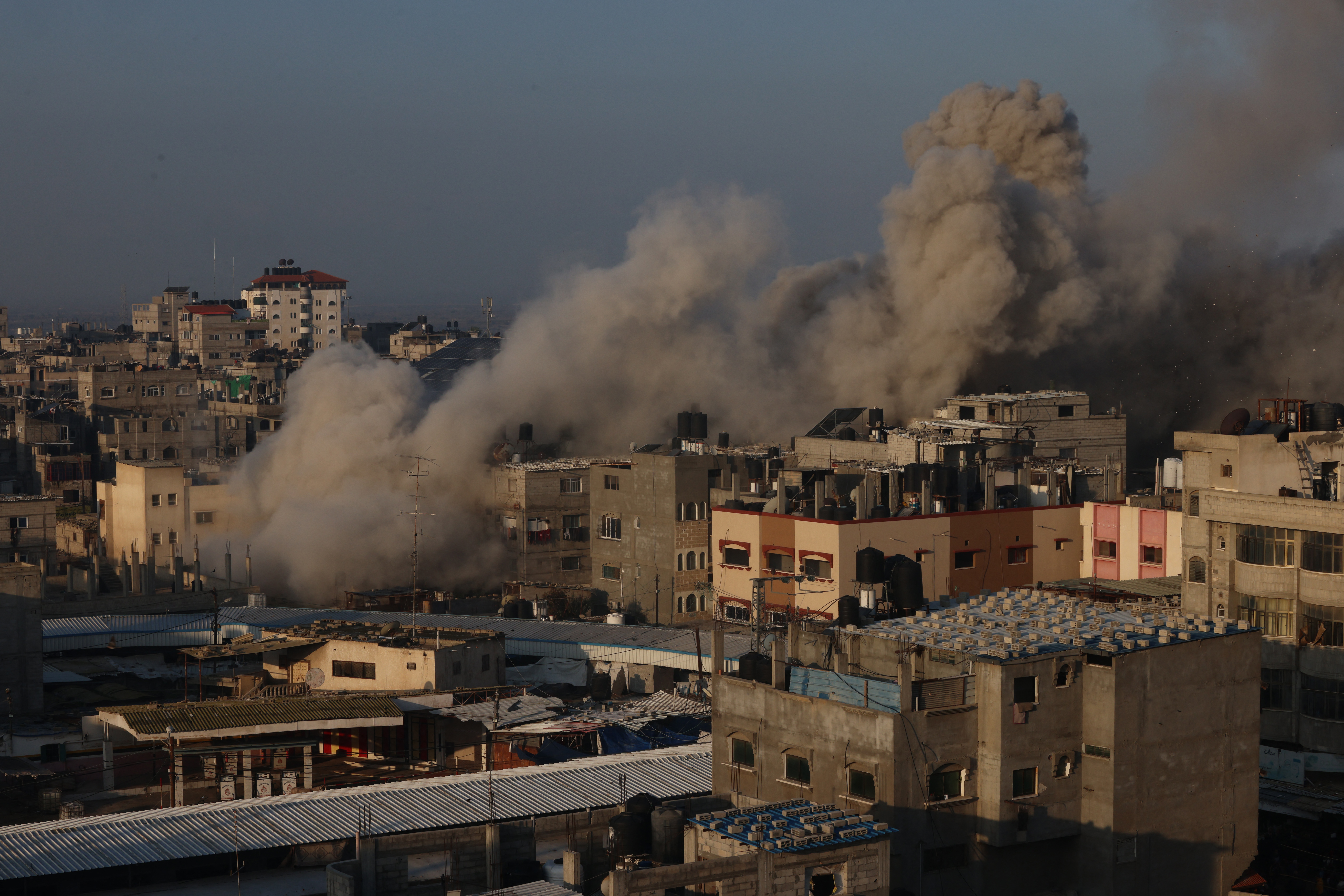 267 يوم للحرب ..  الاحتلال يكثف قصفه على غزة مخلّفا مزيدا من الشهداء والجرحى