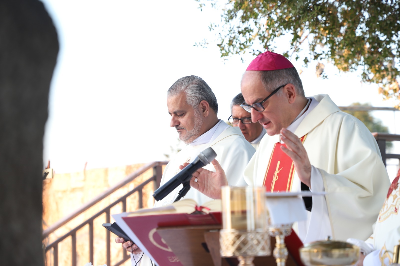 الكنيسة الكاثوليكية تحتفل بعيد مار الياس في موقعه في عجلون