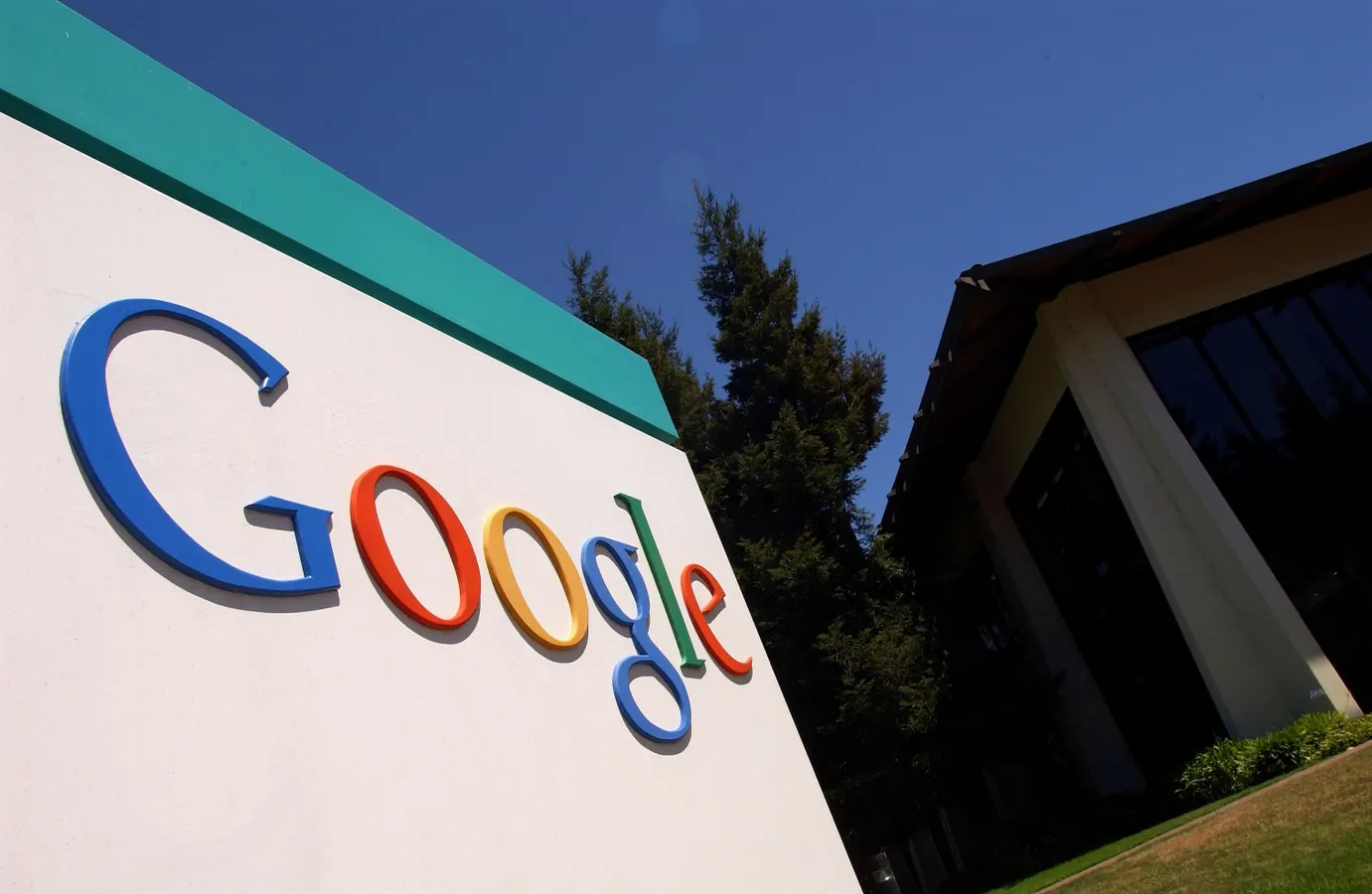 غوغل تستثمر ملياري دولار في مركز بيانات ومركز معلومات سحابي بماليزيا