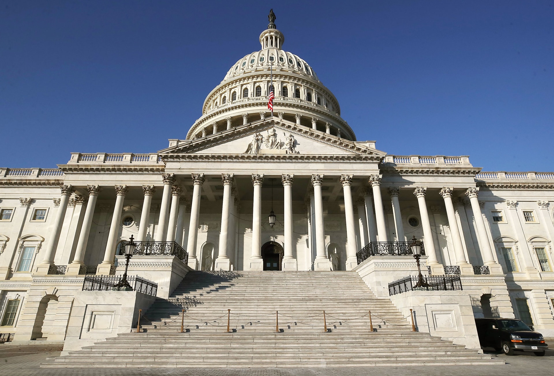 النواب الأمريكي يصوت لصالح إدانة المدعي العام بتهمة ازدراء الكونغرس